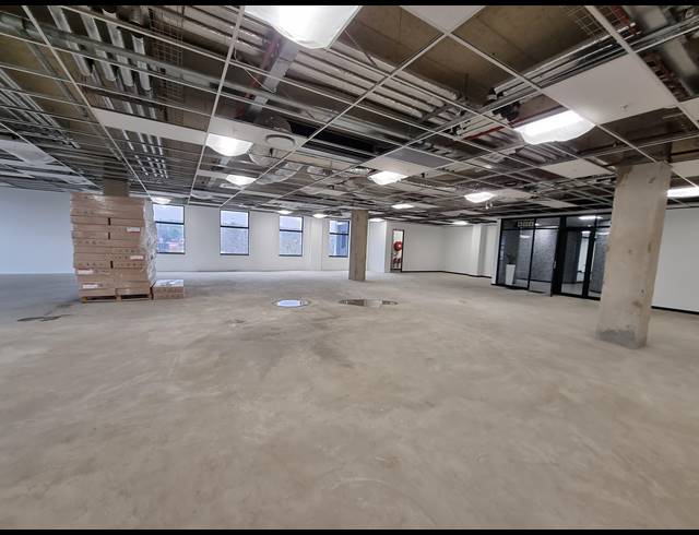 1,151M² OFFICE TO LET IN GLENADRIENNE